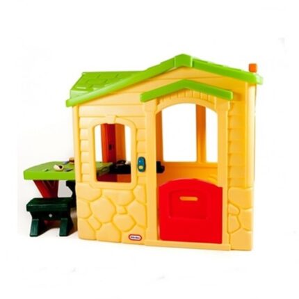 Casuta Little Tikes picnic pe terasa natural crem