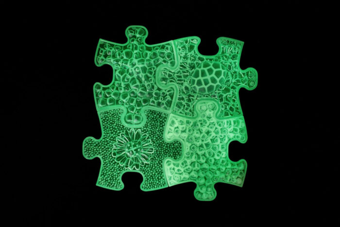 Covoras ortopedic senzorial puzzle set fluorescent straluceste in intuneric